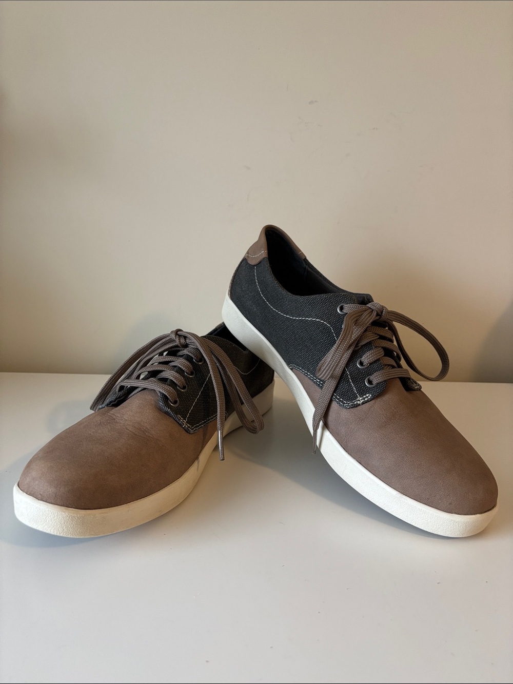 Far West Casual Leather Sneakers Vibram Sole Size 9 EUC